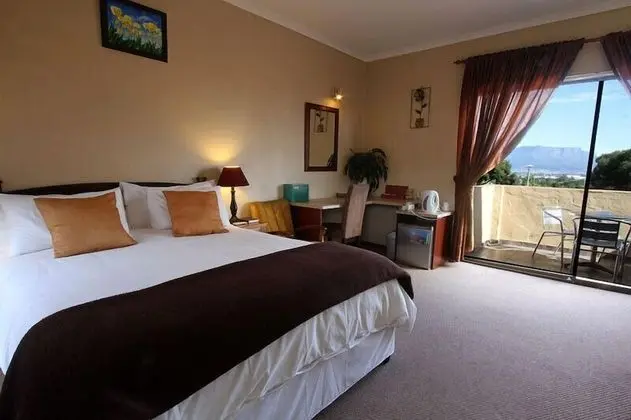 Queen & single bed