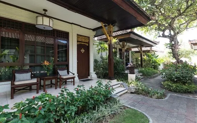 Deluxe Cottage Garden