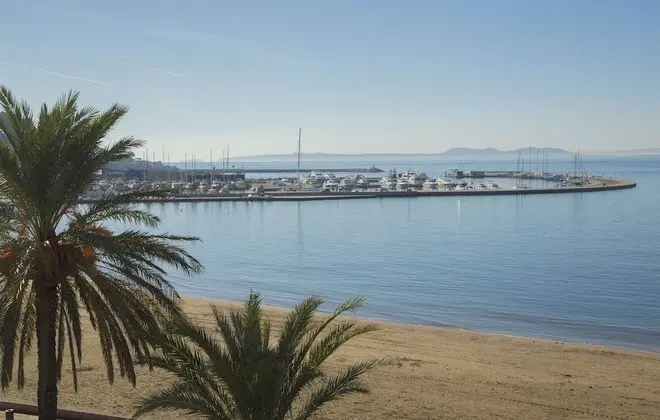 Tek Büyük veya İki Ayrı Yataklı Oda, Deniz Manzaralı