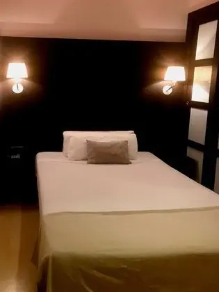 Basic Interior (queen size bed)