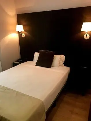 Basic Interior (queen size bed)