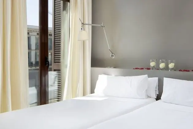 Comfort Oda (cool Ramblas views twin 1 or 2 pax)