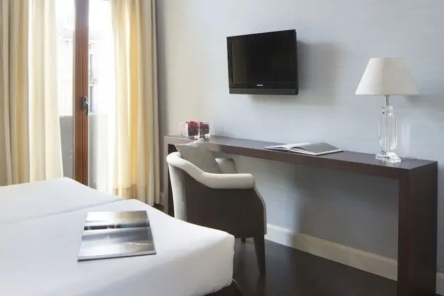 Comfort Oda (cool Ramblas views twin 1 or 2 pax)