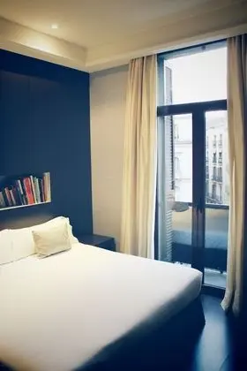 Comfort Oda (cool Ramblas views twin 1 or 2 pax)