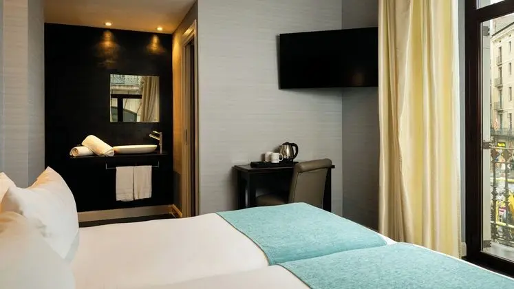 Comfort Oda (cool Ramblas views twin 1 or 2 pax)