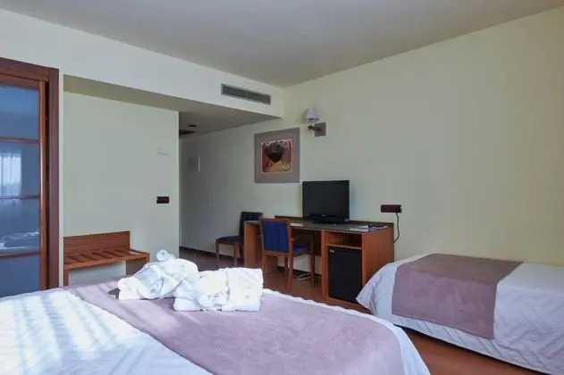 Üç Kişilik Oda
