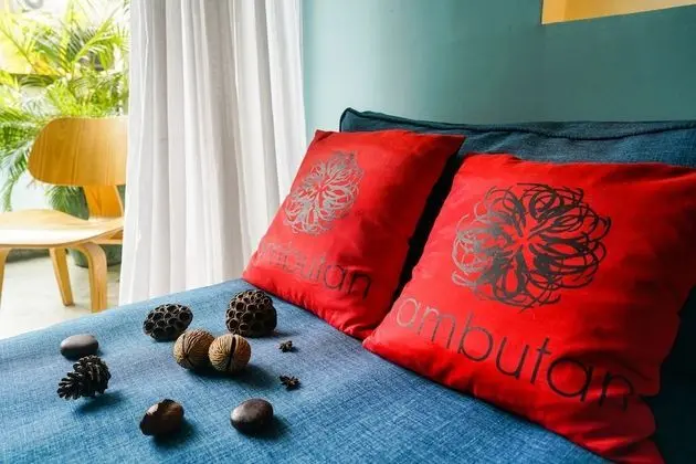 Deluxe Tek Büyük Yataklı Oda, Havuz Manzaralı
