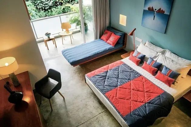Deluxe Tek Büyük Yataklı Oda, Havuz Manzaralı