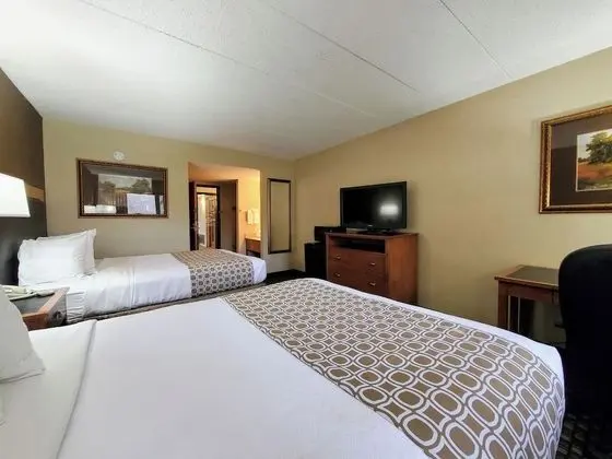 Oda, 2 Büyük (Queen) Boy Yatak