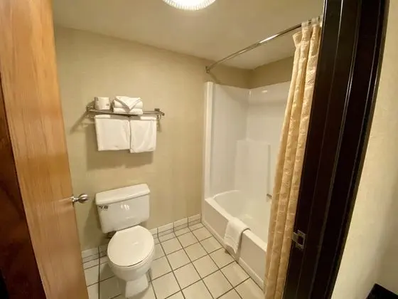 Oda, 2 Büyük (Queen) Boy Yatak