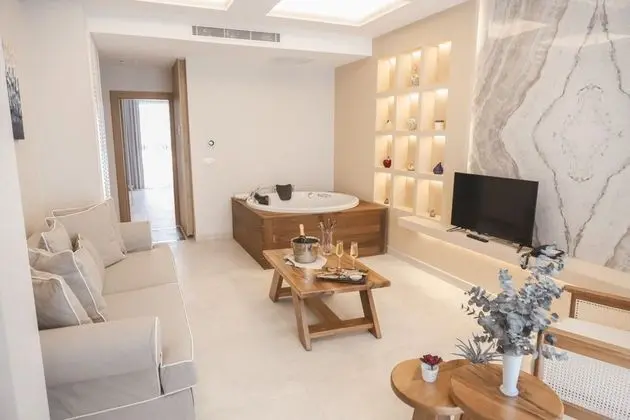 Rammos Jacuzzi Suite Custom Room