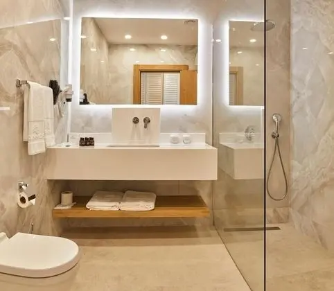 Rammos Jacuzzi Suite Custom Room