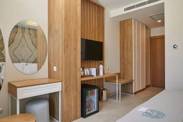 Rammos Suite Custom Room