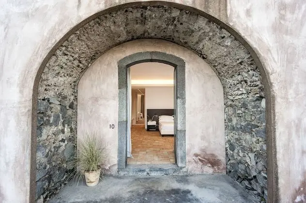 Exclusive Tek Büyük veya İki Ayrı Yataklı Oda, 1 En Büyük (King) Boy Yatak ve Çekyat, Küvet, Avlu