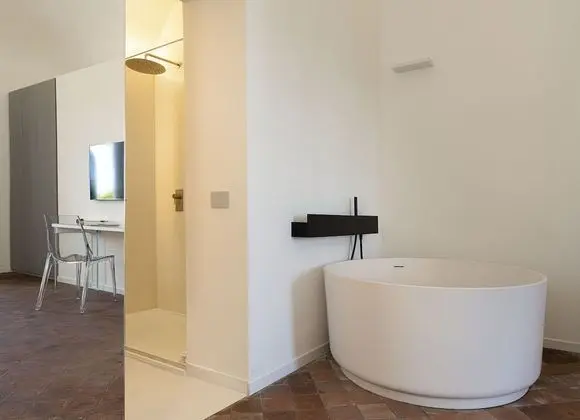 Exclusive Tek Büyük veya İki Ayrı Yataklı Oda, 1 En Büyük (King) Boy Yatak ve Çekyat, Küvet, Avlu