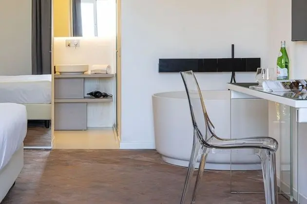 Exclusive Tek Büyük veya İki Ayrı Yataklı Oda, 1 En Büyük (King) Boy Yatak ve Çekyat, Küvet, Avlu