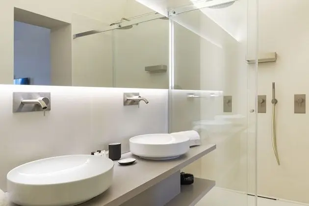 Exclusive Tek Büyük veya İki Ayrı Yataklı Oda, 1 En Büyük (King) Boy Yatak ve Çekyat, Küvet, Avlu