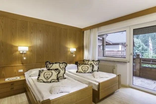 Tek Büyük veya İki Ayrı Yataklı Oda, Balkon