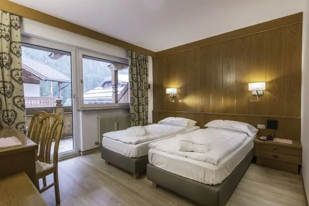 Tek Büyük veya İki Ayrı Yataklı Oda, Balkon