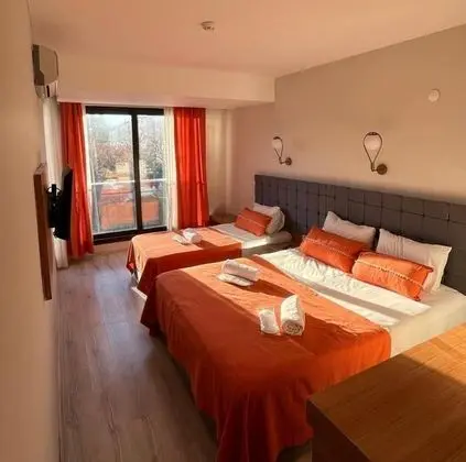 https://images.odamax.com/img/1024x768/odamax/image/upload/Ramona_Hotel_Antalya_202603122225263_room_2.jpeg