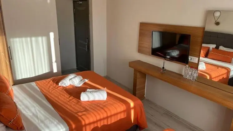 https://images.odamax.com/img/1024x768/odamax/image/upload/Ramona_Hotel_Antalya_202603122225269_bedroom.jpeg