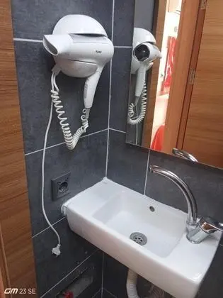 https://images.odamax.com/img/1024x768/odamax/image/upload/Ramona_Lara_Hotel_202603171518357_bathroom_ramona_1.jpg