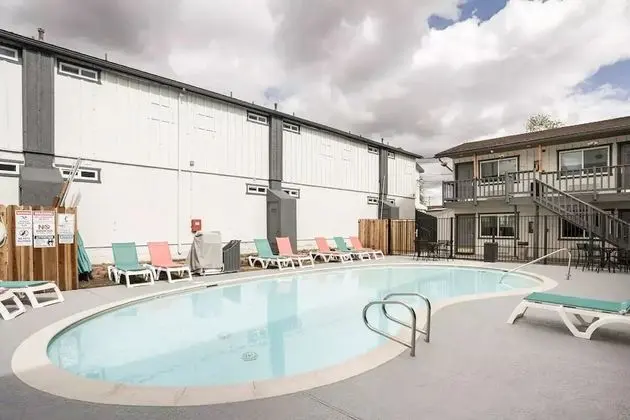 Executive Oda, 2 Büyük (Queen) Boy Yatak, Sigara İçilmez, Havuz Manzaralı