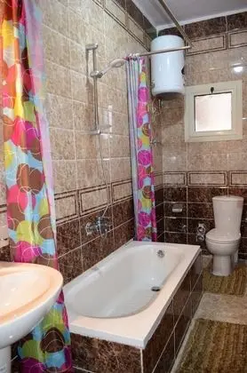 Queen Double Room (Private Bathroom)