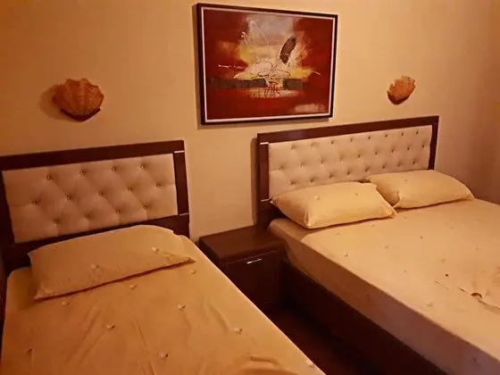 Üç Kişilik Oda