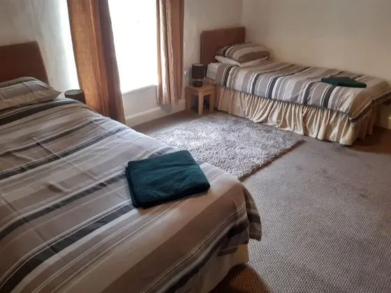 Basic İki Ayrı Yataklı Oda, Ortak Banyo