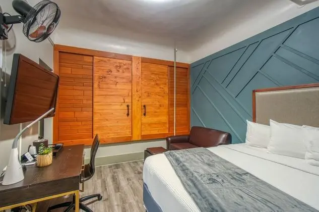 1 Queen Bed with Sofa Bed, Shared Bathroom