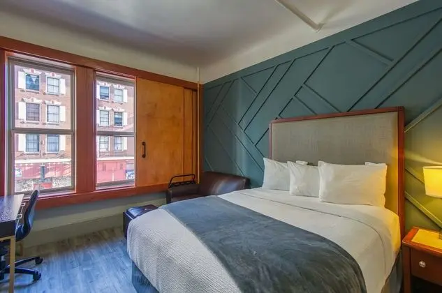 1 Queen Bed with Sofa Bed, Shared Bathroom