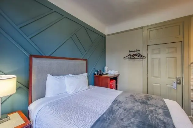 1 Queen Bed with Sofa Bed, Shared Bathroom