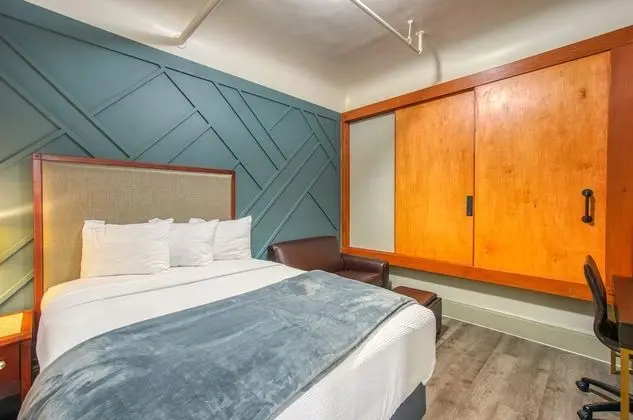 1 Queen Bed with Sofa Bed, Shared Bathroom