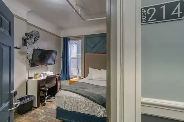 Run of House 1 Queen Bed, Shared Bathroom