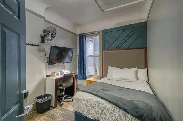Run of House 1 Queen Bed, Shared Bathroom