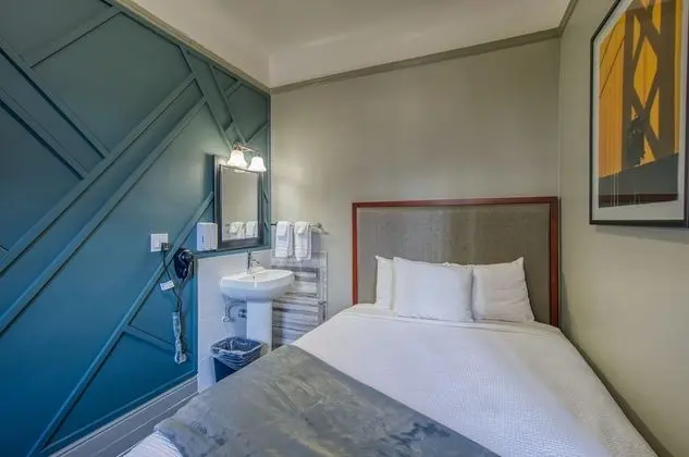 Run of House 1 Queen Bed, Shared Bathroom