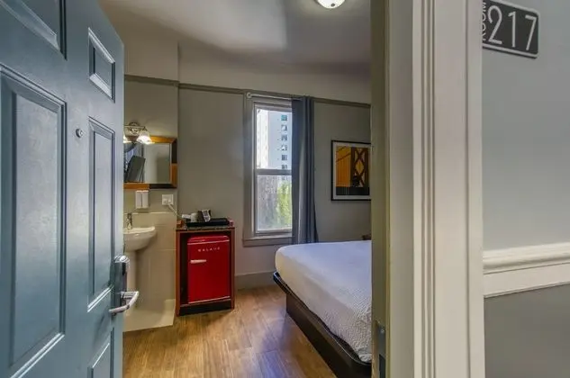 Run of House 1 Queen Bed, Shared Bathroom