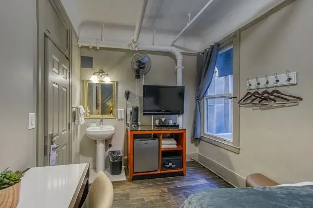 Run of House 1 Queen Bed, Shared Bathroom