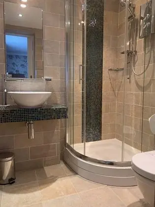 İki Ayrı Yataklı Oda, Banyolu/Duşlu