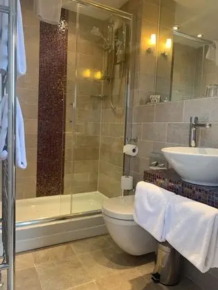 Tek Büyük Yataklı Oda, Banyolu/Duşlu