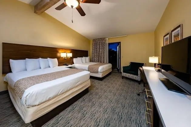 Deluxe Oda, 2 Büyük (Queen) Boy Yatak