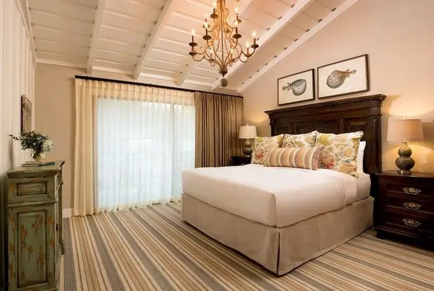 Standard Oda, 1 En Büyük (King) Boy Yatak (Canyon Room)