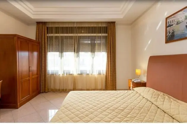 Standard Tek Büyük veya İki Ayrı Yataklı Oda