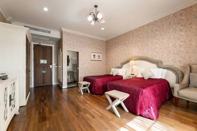 Deluxe Pool Access Room
