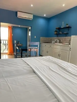Stüdyo, Havuz Manzaralı