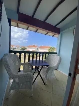 Stüdyo, Havuz Manzaralı
