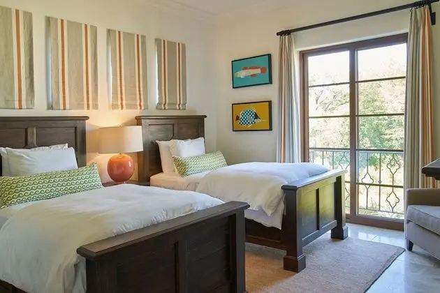 Twin Guestroom