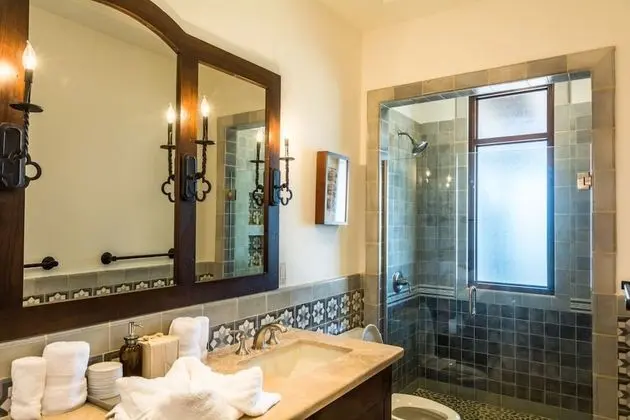 Twin Guestroom