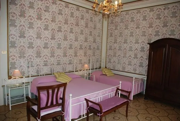 Üç Kişilik Oda